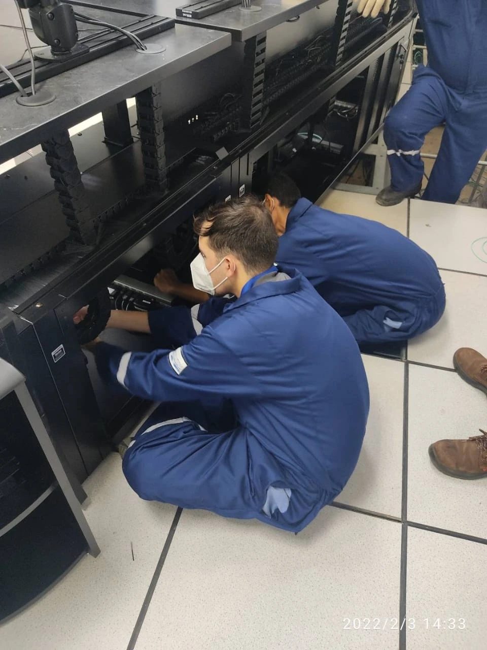 reles de media tension, plc, automatizaciones industriales en Venezuela, variadores de frecuencias, distribudores de abb, distribuidores de apc, sd solutions